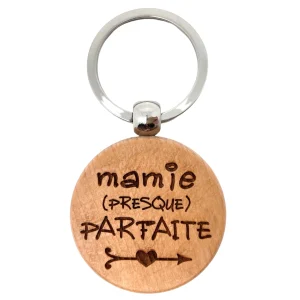 PORTE-CLEFS ROND EN BOIS - MAMIE - PRESQUE PARFAITE