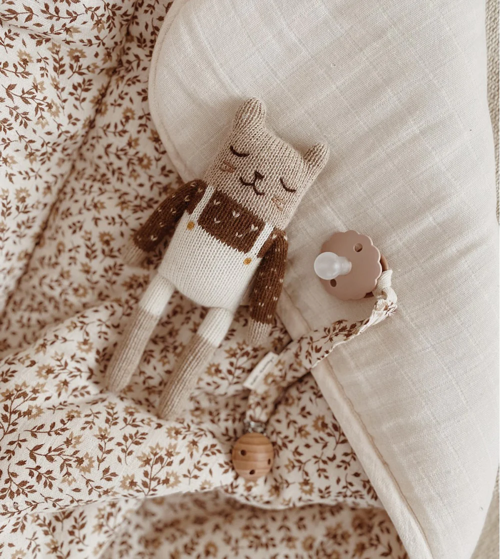 Petit chat en tricot - Salopette ecru – Image 2