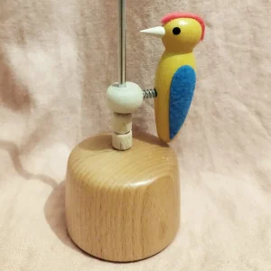 Le pic-vert 🦜 Pivert en bois sur tige du Jura